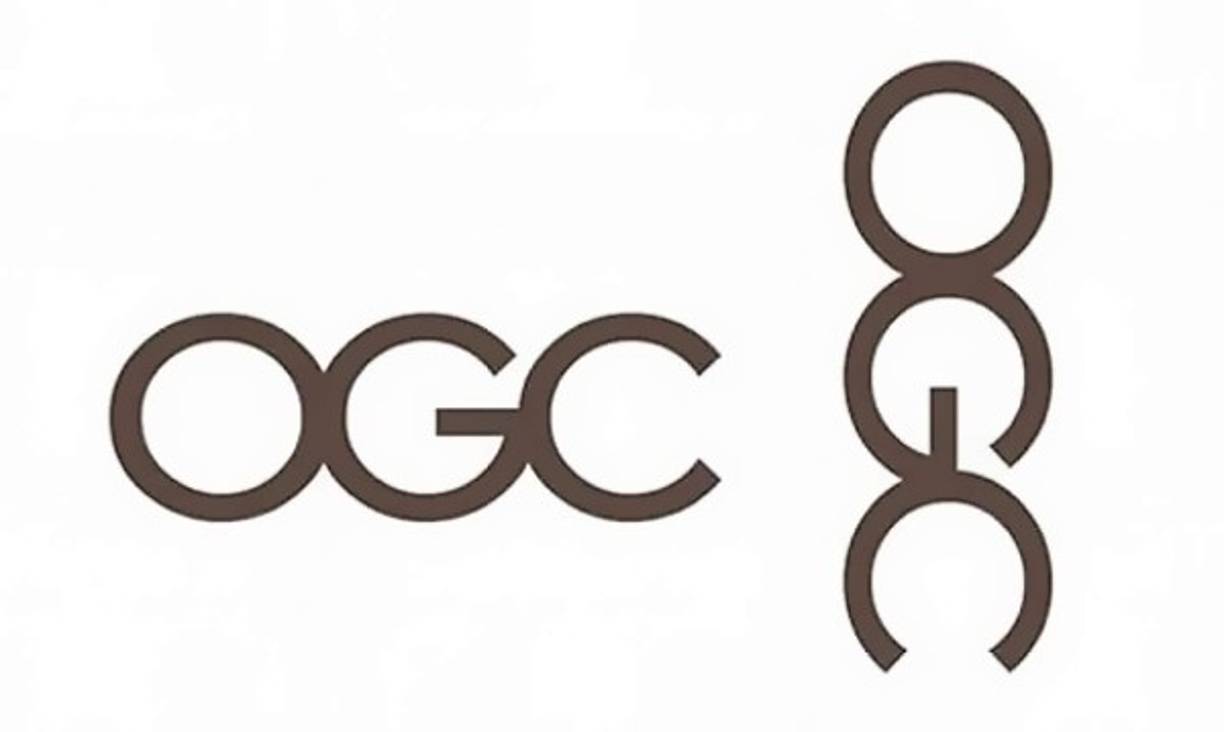 Este logo de la oficina británica de comercio del gobierno (Office of Government Commerce) se ve perfectamente nornal, hasta que lo giras 90 grados (derecha).