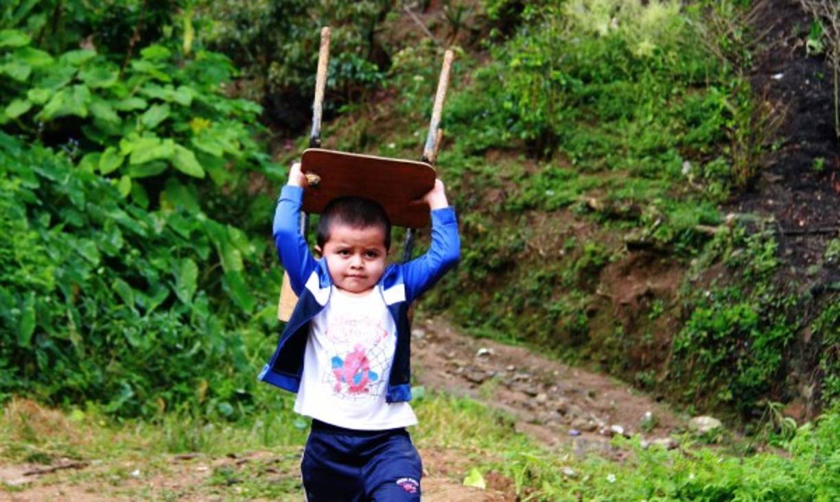 Un pequeño de la escuela Héctor Portillo Valle, donde los 25 niños de El Porvenir y la aldea aledaña Miramar iniciaron sus clases el 1 de febrero.<br/>