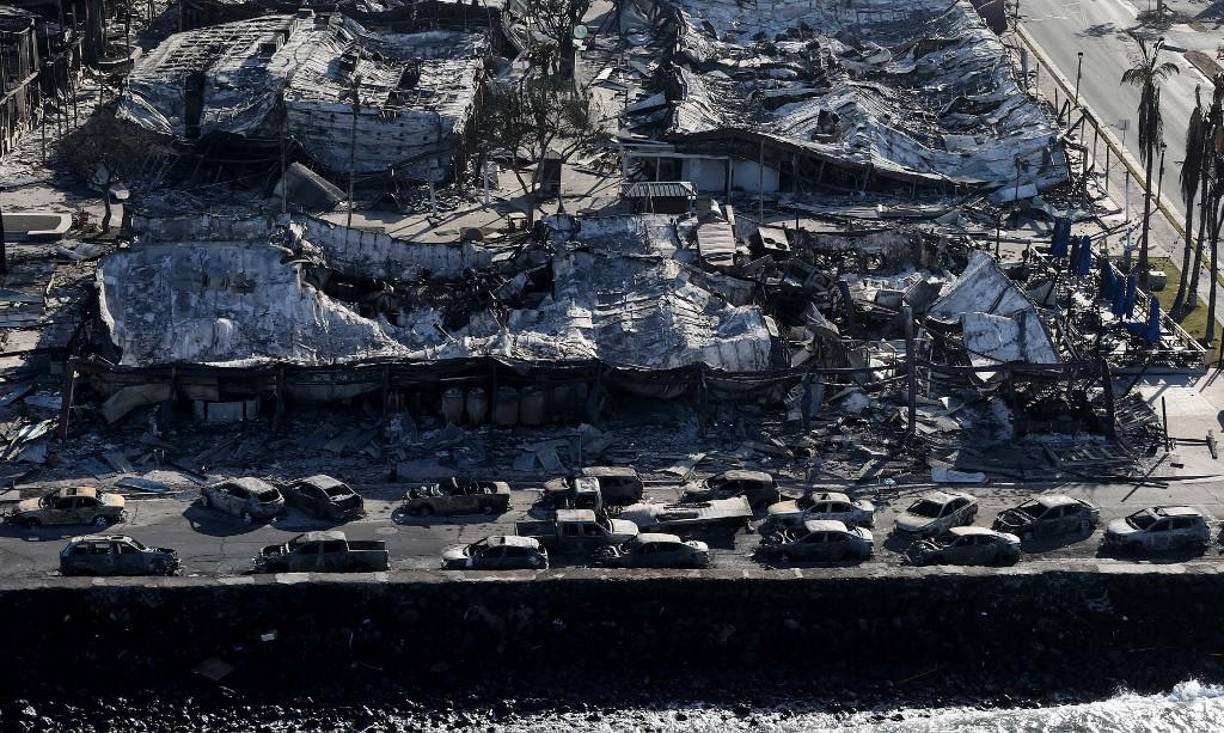 Las imágenes muestran zonas completamente destruidas y la Patrulla Aérea Civil detalló que casi 300 estructuras habían sido impactadas por el fuego.