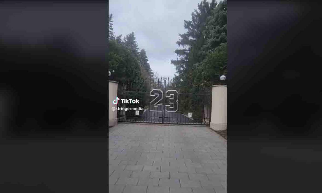 El delincuente grabó un video del interior de la lujosa mansión de la leyenda de la NBA y lo compartió a través de TikTok.