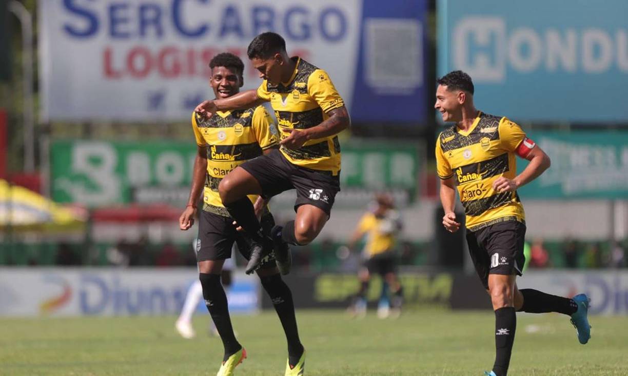 Con varios saltos celebró Brayan Moya su golazo que dio la victoria al Real España.