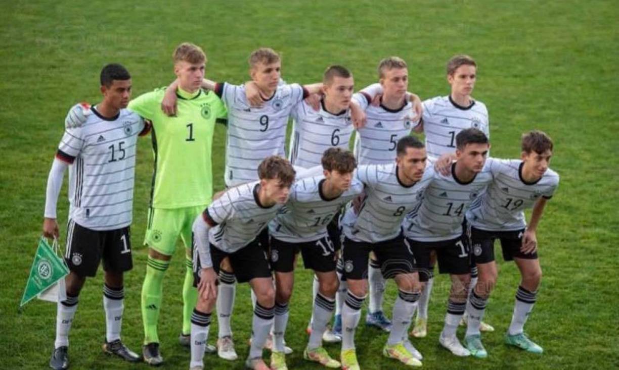 Al tener madre hondureña, también es una opción para ser parte de la Bicolor. Aparentemente, la Fenafuth sí intentó contactar al futbolista, pero la respuesta pareció ser nula por el nacido en Hamburgo.