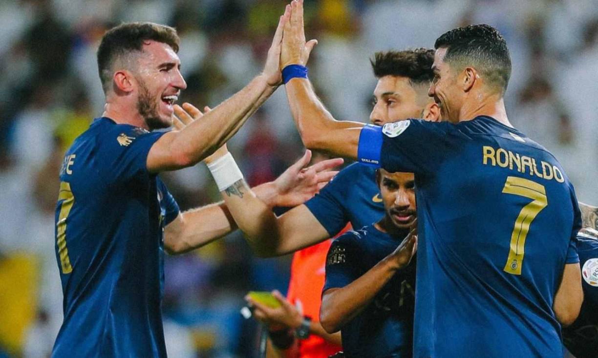 El Real Madrid ya se interesó por Laporte este verano tras ver como Leny Yoro decidía firmar por el Manchester United.