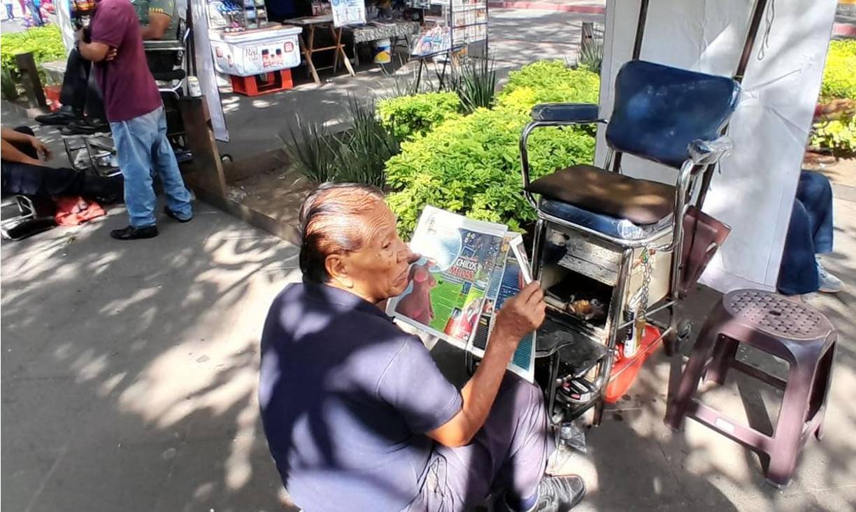 La afición mexicana en Cuernavaca también lo menciona. “Ya días no se miraba un equipo con tanto desánimo, fueron los mismos que le jugaron de tú a tú ante Alemania. Pero esperemos que puedan remontar en el Azteca”, comentó don Francisco González, vendedor de periódicos en el centro histórico de Cuernavaca.