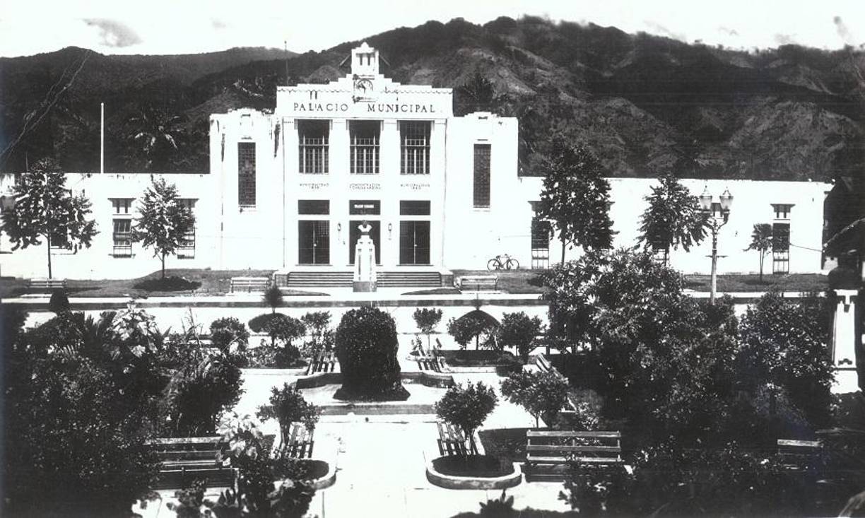 Peraza propuso que en el presupuesto de 1989 se incluyera una partida para mandar a elaborar bustos de diferentes próceres latinoamericanos así como el del conquistador Pedro de Alvarado y que en los nuevos parques y paseos públicos que se construyeran se colocaran los bustos que se fueran adquiriendo.