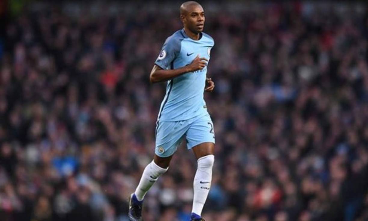 Fernandinho -acaba contrato en 2020- está muy cerca de ampliar su vínculo con el Manchester City. A sus 34 años, el medio brasileño, fichado procedente del Shakhtar Donetsk en 2013 por 40 millones de euros, es una pieza clave para Guardiola.