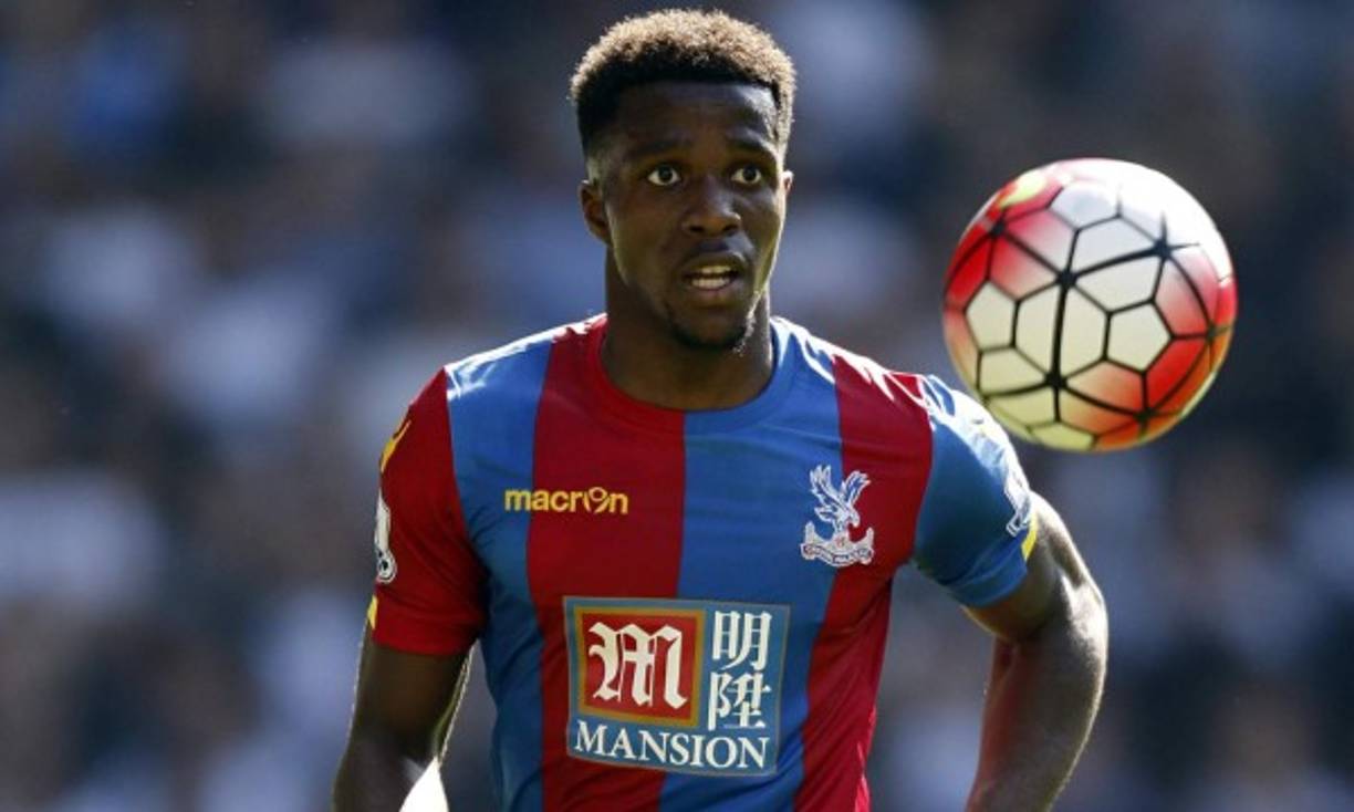 El Tottenham, tal y como asegura el diario The Sun, está dispuesto a cometer una de grandes locuras del mercado invernal, pagando hasta 35 millones de euros por el delantero del Crystal Palace, Wilfried Zaha, por el que el club inglés ya preguntó el pasado verano, recibiendo una respuesta negativa a la oferta realizada de 15 millones de euros. Zaha, de fichar por los Spurs, volvería a un grande de la Premier, tras su paso infructuoso por el Manchester United.