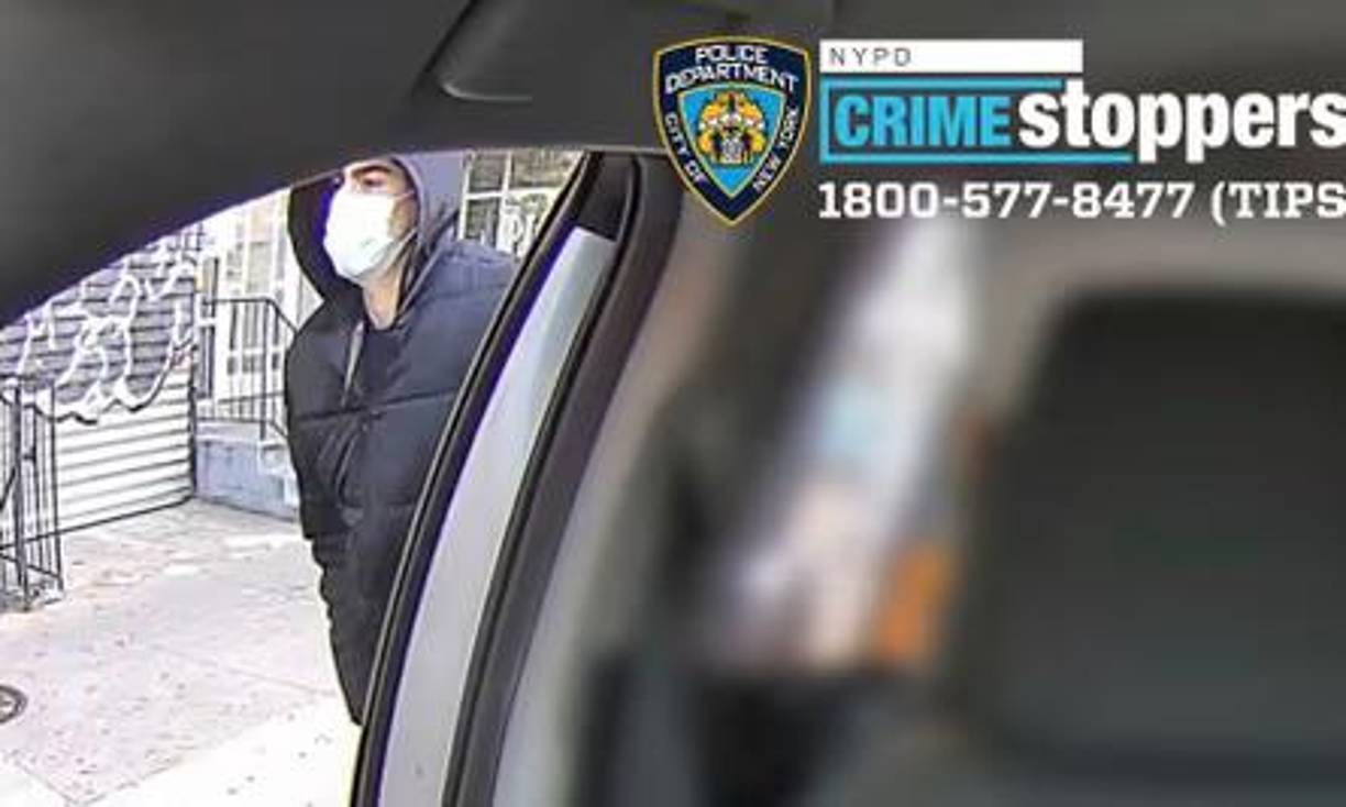 El cuerpo de policía resalta también en su mensaje que hay una recompensa “de hasta 10.000 dólares por información que conduzca a un arresto y una condena”.