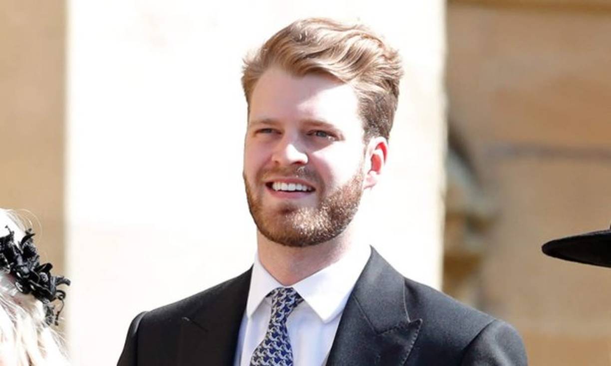 El joven de 24 años es el hermano menor de la modelo Lady Kitty Spencer. Ambos estuvieron presentes en el enlace de su primo Harry con Meghan Markle, recordándole al mundo que no solo su hermana Kitty tiene los genes de la guapura.<br/>
