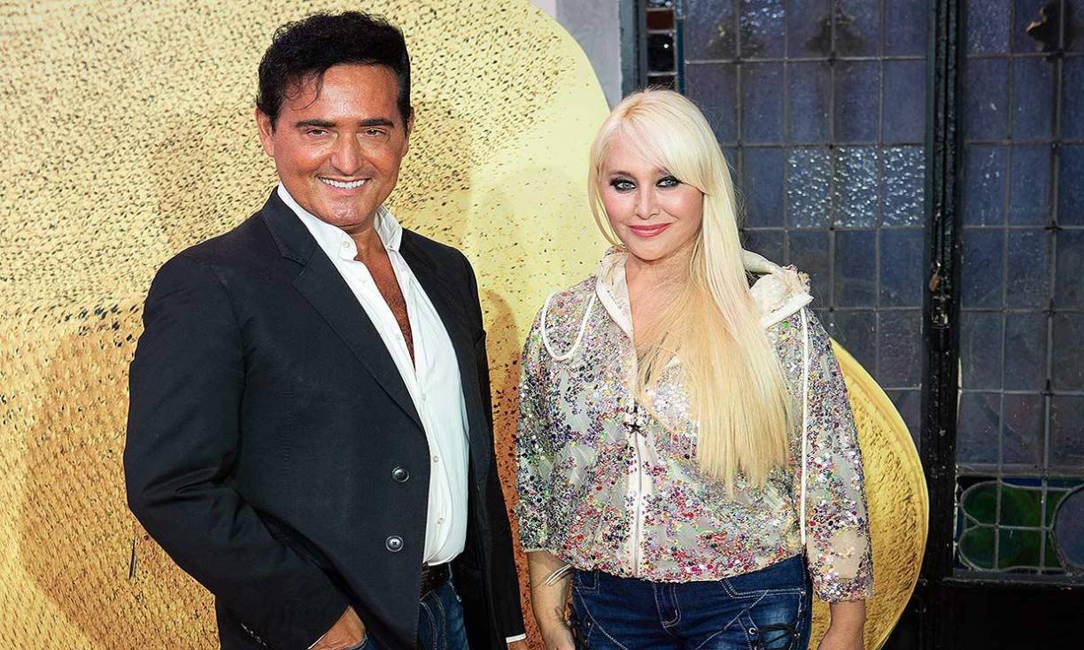 Carlos mantenía una excelente relación con su exesposa, la cantante Geraldine Larrosa. ‘Su ex esposa Geraldine Larrosa está con él en el hospital porque aunque se separaron hace 12 años siguen siendo grandes amigos’, dijo el representante del artista hace unos días, cuando el músico permanecía en coma. 