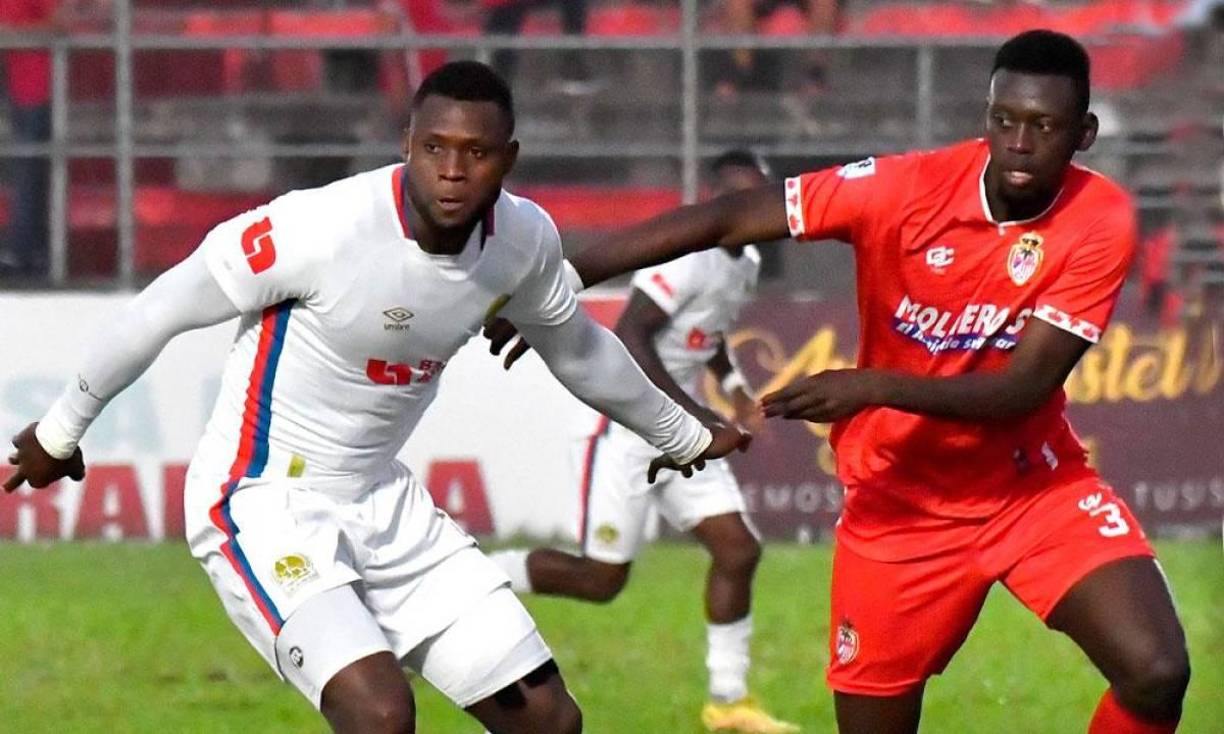 Marel Álvarez - El alto defensor progreseño le confirmó a DIEZ que seguirá ligado al Real Sociedad, club con el que mantiene contrato.