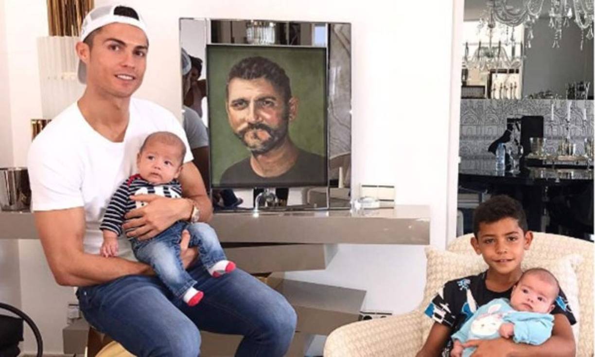 La estrecha relación que Cristiano Ronaldo mantiene con sus seres más queridos también siempre se pone de manifiesto.