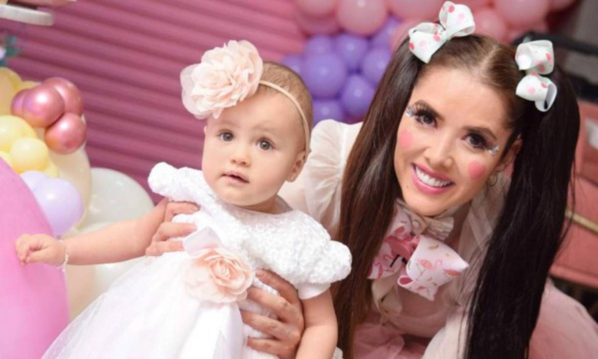 La actriz Marlene Favela ha sido tendencia en redes sociales luego de la ostentosa fiesta que organizó para celebrar el primer año de su hija Bella, fruto de su fallido matrimonio con el empresario australiano George Seely.