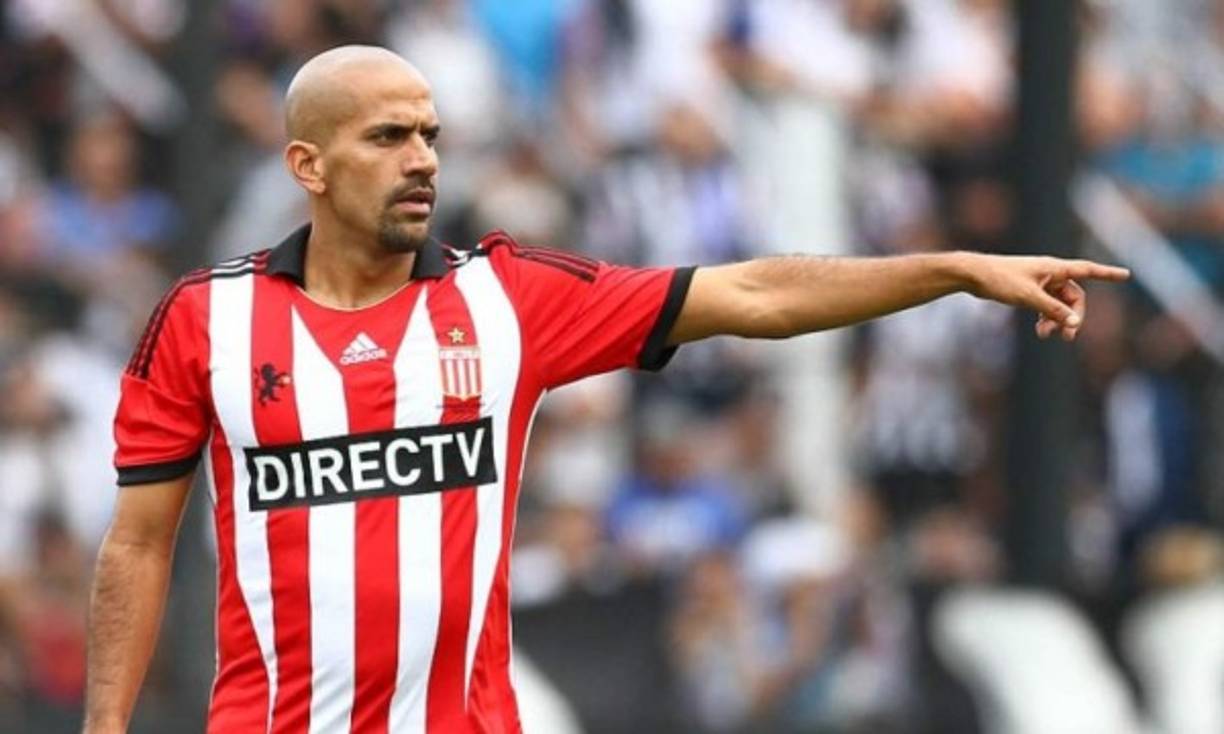 Juan Sebastián 'La Brujita' Verón: Hoy presidente de Estudiantes de La Plata. Campeón de la Copa Libertadores con su club y brilló en Inglaterra e Italia. Su apodo nace porque a su padre lo bautizaron 'La Bruja' por sus facciones. Un crack. Pase preciso y liderazgo a la orden del día.
