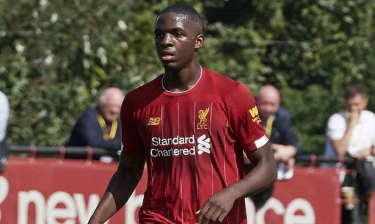 El Liverpool ha hecho oficial la llegada del joven Billy Koumetio, que ha firmado su primer contrato profesional con el campeón de la Prmier League. El defensa central francés de 17 años se ha desarrollado como jugador en el Olympique Lyon y en el Orléans antes de aterrizar en el conjunto red.