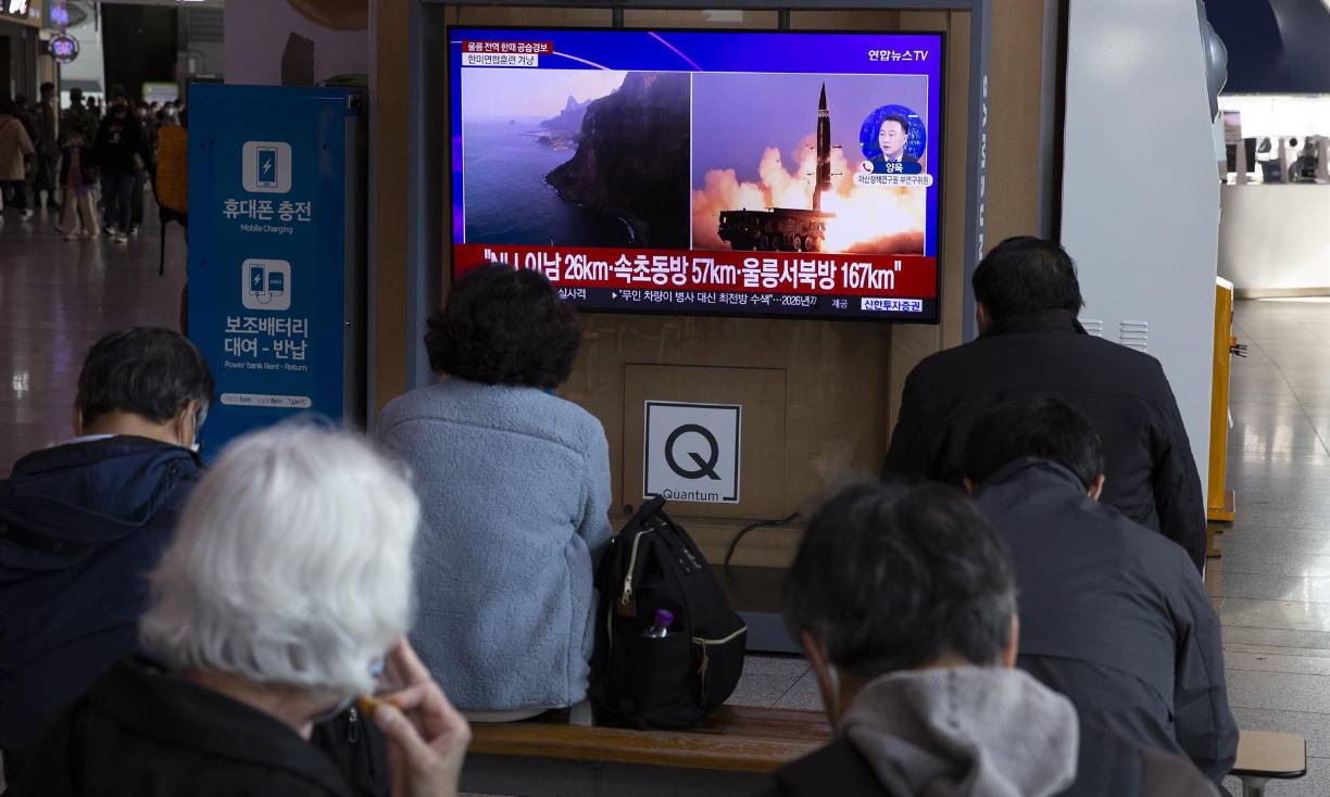 Las fuerzas armadas surcoreanas informaron inicialmente de que Pyongyang había disparado 10 misiles, y posteriormente dieron a conocer paulatinamente los otros 13 lanzamientos.