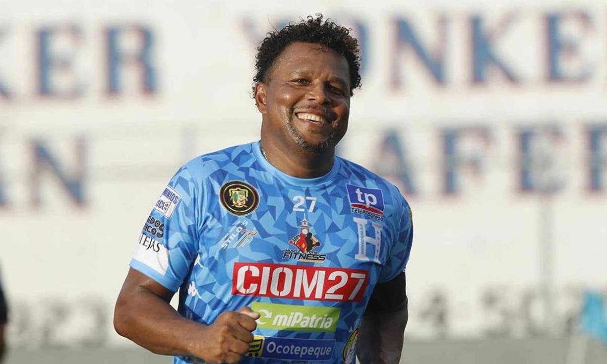 Carlos Pavón - El Real España definirá esta semana su director deportivo. El máximo ídolo aurinegro es el favorito, pero cuenta con una oferta de trabajo en una importante televisora estadounidense. Chamaco Guifarro y el mexicano Enrique Vaca son los otros candidatos.