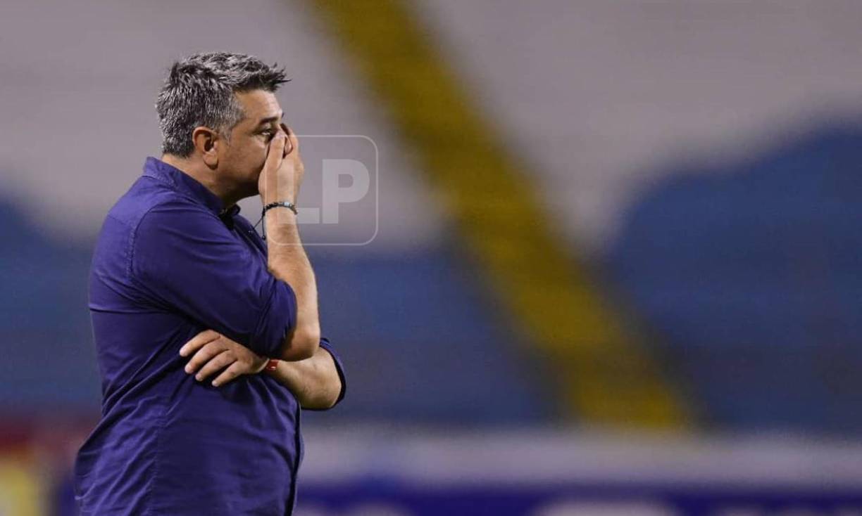 Unos señalan a Diego Vázquez por la derrota de Honduras, pero otro sector indica que es el menos responsable y responsabiliza a los dirigentes de la Fenafuth por un nuevo papelón.