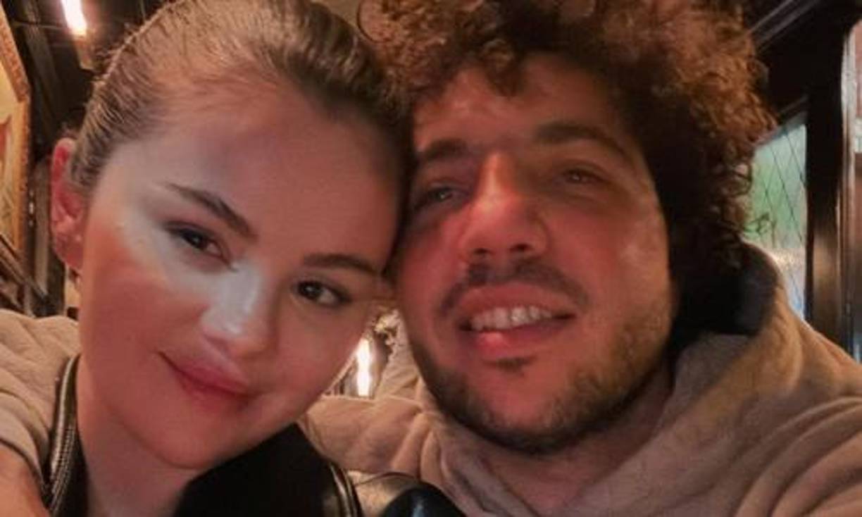 La historia de amor entre Selena Gómez y el productor musical, Benny Blanco. fue madurando con el paso del tiempo. Sus seguidores, familia y amigos han manifestado su felicidad por la feliz unión matrimonial de la pareja. A continuación la línea de tiempo de una relaciones más populares del mundo del espectáculo: