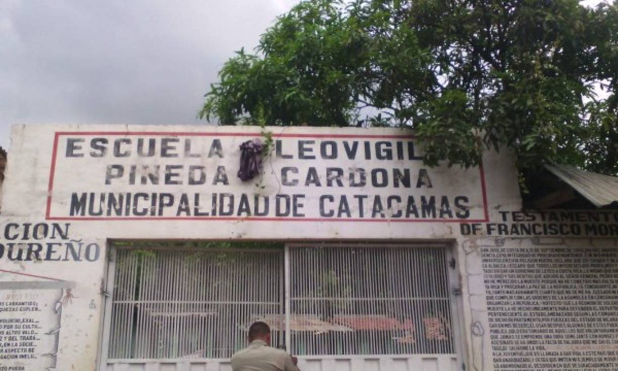 Techo colapsado Instituto Leovigildo Pineda Catacamas.