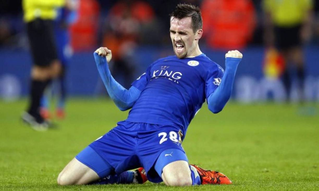 Christian Fuchs (Austria, 30 años). Después de toda una vida en la Bundesliga, el austríaco llegó con la carta de libertad bajo el brazo esta temporada para reforzar el carril zurdo. Lateral con oficio y con recursos cuando se incorpora al ataque, ha apuntalado una defensa que se coordina a las mil maravillas.