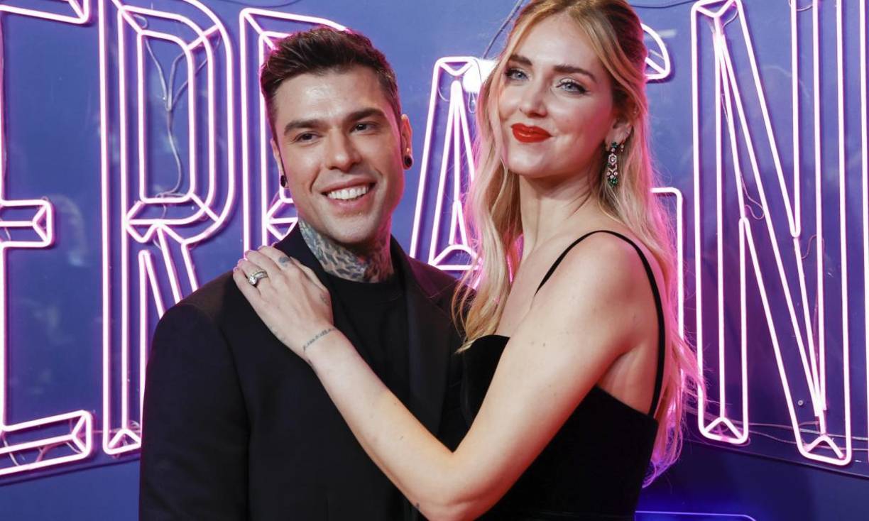 La influencer de moda Chiara Ferragni ha revelado que su exesposo, el rapero italiano Fedez mantuvo una relación fuera de su matrimonio durante varios años. Pero la historia no acaba ahí, pues también han salido a la luz detalles de la relación de Fedez con la millonaria empresaria Angelica Montini, quien fue su amante desde el año 2017.