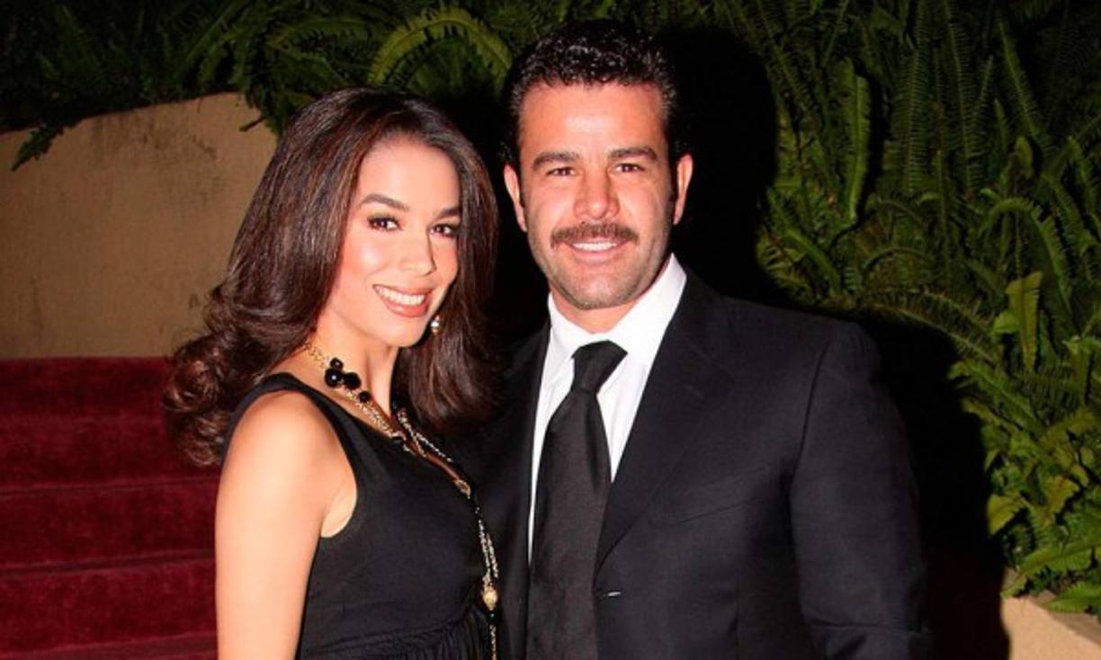 Los actores le dieron la bienvenida a Ana Paula Capetillo el 17 de mayo de 1997. De acuerdo con People en español, la chica colaboró en el sitio medijolola.com, en el que brindó consejos sobre diversos temas.<br/>