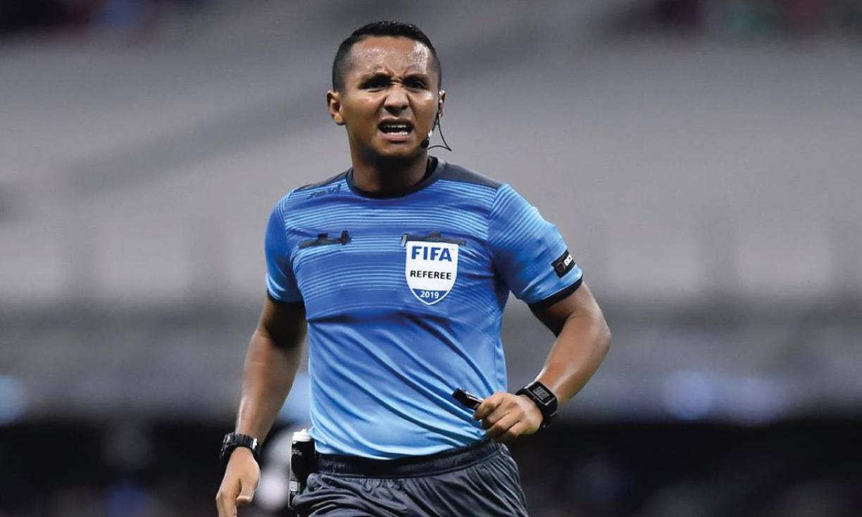 El salvadoreño Iván Barton será el árbitro del partido México vs Honduras el martes en el Estadio Azteca y su designación ha generado revuelo. 