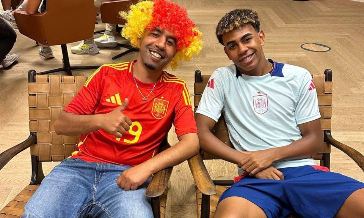  El padre de Lamine Yamal se dio a conocer especialmente durante la Eurocopa 2024, torneo en el que acompañó y apoyó incondicionalmente a su hijo desde el primer partido de la fase de grupos hasta la gran final.