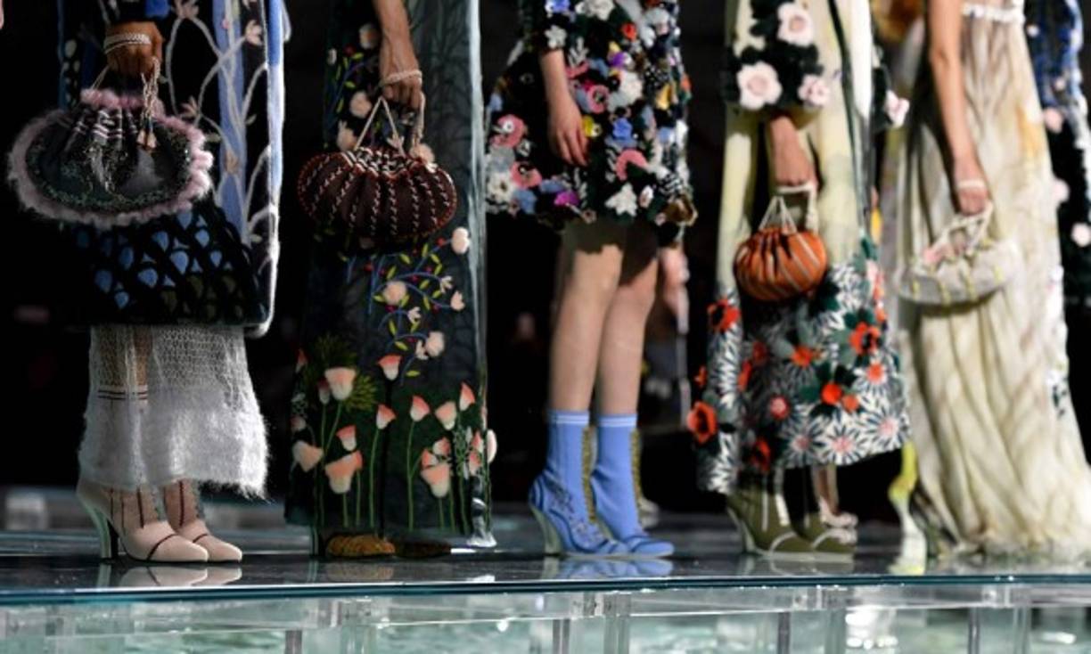Cuando creíamos que la Alta Costura había acabado, nueva cita 'Haute Couture', aunque, esta vez, en Roma: Fendi presentó su colección Legends & Fairy Tales.