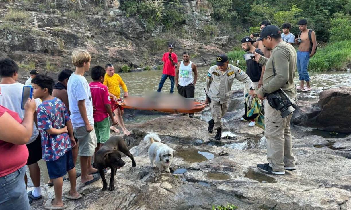 Horas atrás, la víctima, identificada como Anderson Samuel Corea Linarez, se encontraba en el caudal capitalino a la altura de la represa Los Laureles junto a otros compañeros, realizando una celebración.