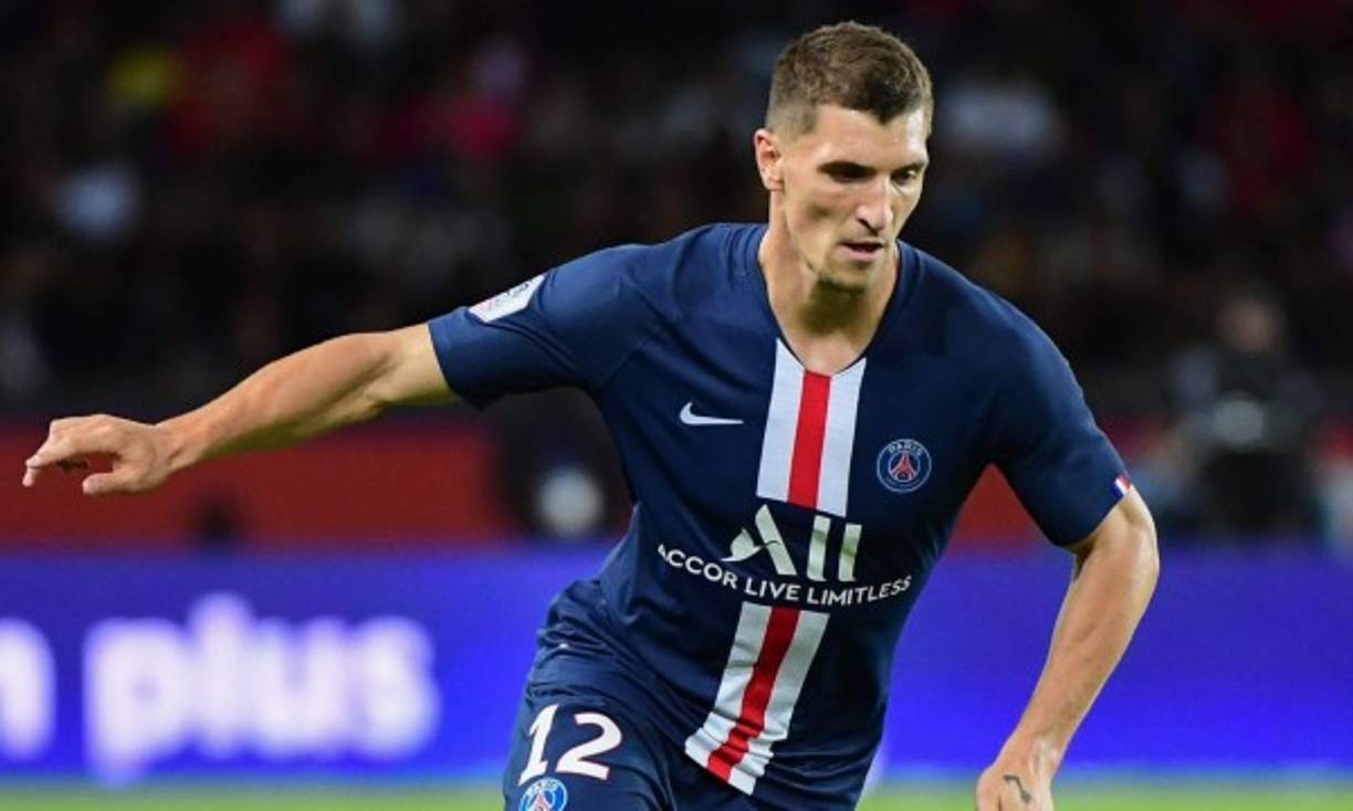 Thomas Meunier acaba contrato con el PSG el próximo 30 de junio y se convertíra en un jugador libre para fichar por el club que quiera. El equipo que más se ha interesado por el lateral belga es el Tottenham de Jose Mourinho. De hecho, el 'Daily Express' asegura hoy que Meunier está muy cerca de firmar por el club londinense por cinco temporadas.