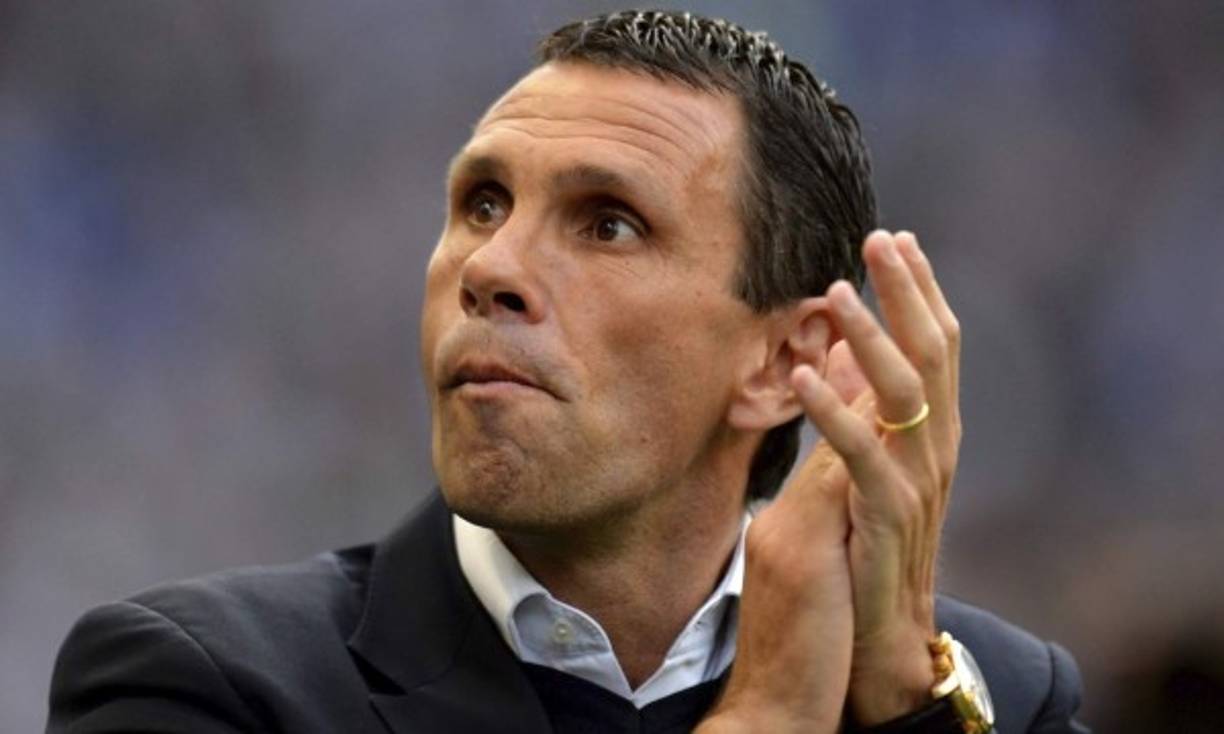 Gustao Poyet: El Girondins de Burdeos de Francia anunció que el uruguayo es el nuevo entrenador del equipo francés. ''Bienvenidos, señores!', dijo la entidad francesa en un mensaje colgado en su cuenta de Twitter.<br/><br/>Poyet, de 50 años, militó como futbolista en el Real Zaragoza entre 1990 y 1997, antes de marcharse a Inglaterra para jugar en el Chelsea, en el Tottenham Hotspur y en el Swindon Towm.