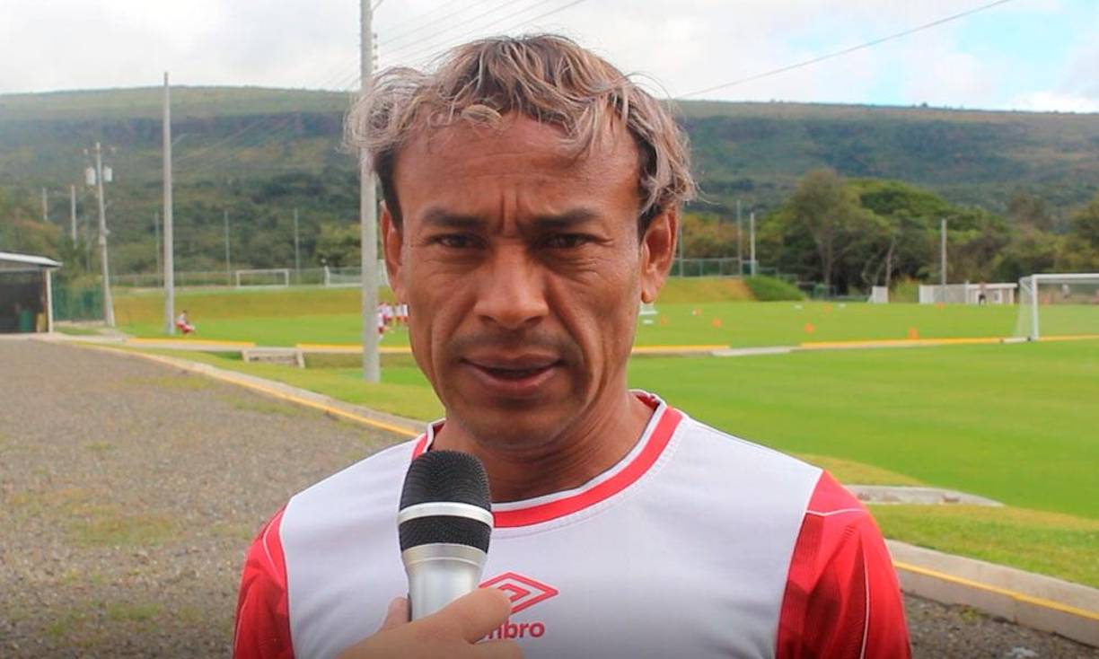 Javier Portillo: Tras ser dado de baja en Olimpia, el jugador de 42 años de edad se encuentra en Estados Unidos en donde ha estado formando partes de ligas burocráticas de dicho país.