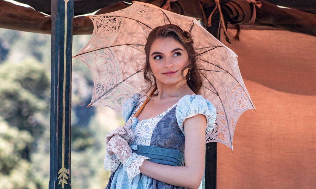 “Como ejercicios de actuación, pero literal me reprobó por ser mexicana, la pasé al final porque no me podía reprobar porque en todas las materias iba bien, entonces como que era de ‘Le pongo 6 o la vuelvo a mi clase y le jodo el semestre’ y, como le dije a la directora, ‘Se me hace imposible que en todas las materias tengo 9 y 10 y en esta tengo 5, cuando era una clase ni siquiera así (tan importante)’”.