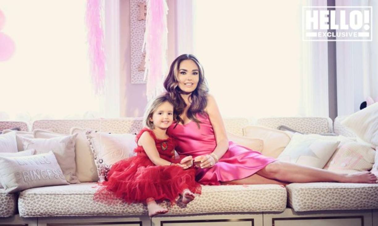 Según fuentes citadas por la prensa británica, al menos tres hombres ingresaron en la mansión, ubicada cerca de Hyde Park, y en un tiempo récord lograron hacerse con el preciado botín.