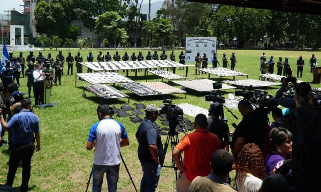 Tras el conteo de lo decomisado se destacó una fuerte suma de dinero valorado en más de 3 millones de lempiras.<br/>