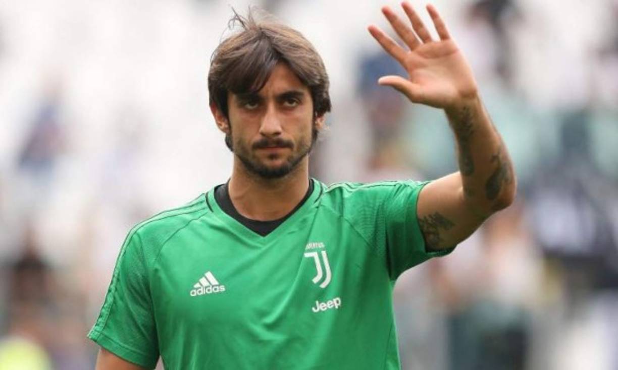 El Benfica quiere fichar al portero Perin. Según la Gazzetta dello Sport, el club lisboeta pagaría 15 millones por el portero de la Juventus.