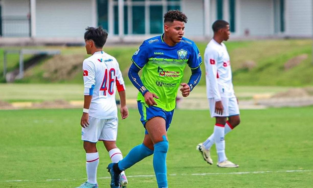 Ángel Villatoro, delantero de Olancho FC.