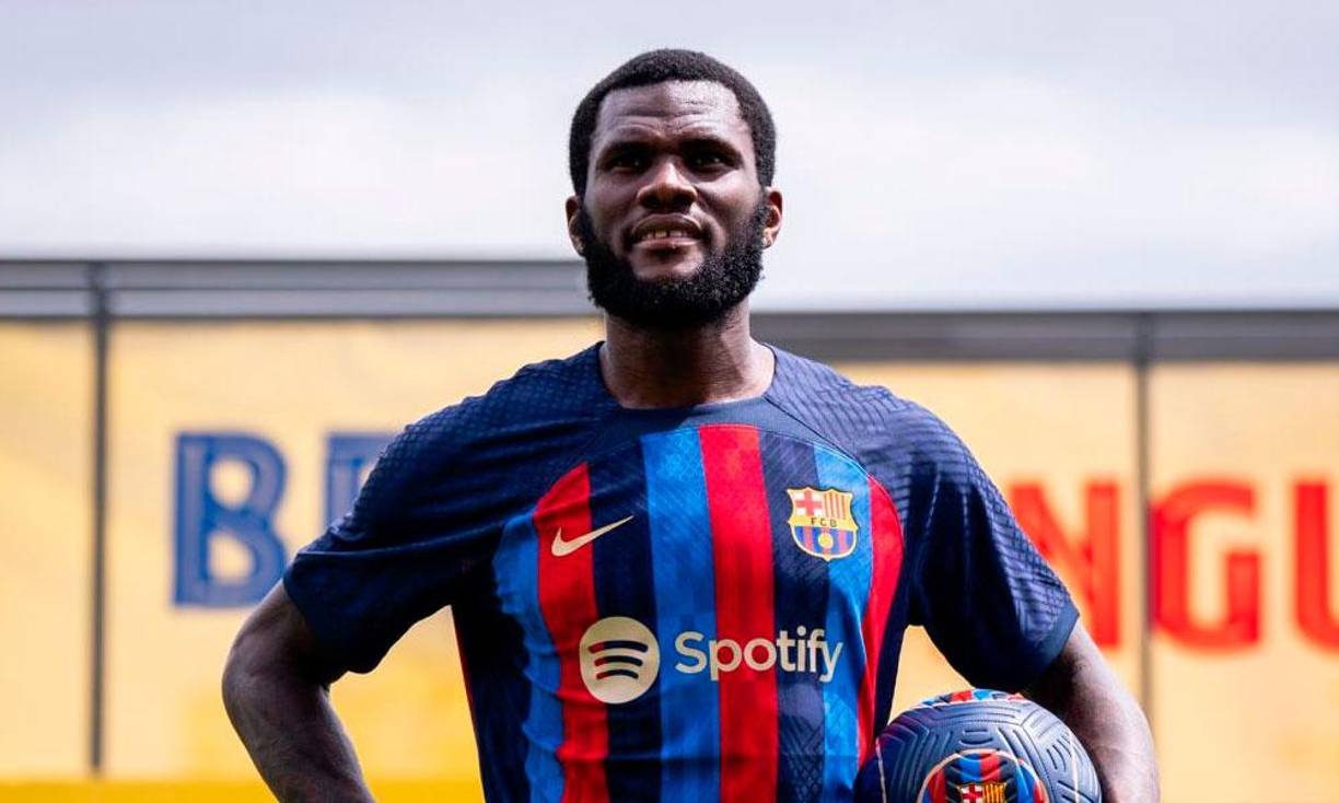 Franck Kessié: El centrocampista marfileño llegó recientemente al Barcelona e increíblemente podría salir en enero del 2023. Fulham y Aston Villa pretenden al contención. 