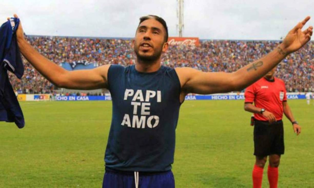 En marzo del 2016 se le diagnosticó Leucemia al volante argentino por lo que inmediatamente recibió mensajes de apoyo en Honduras.