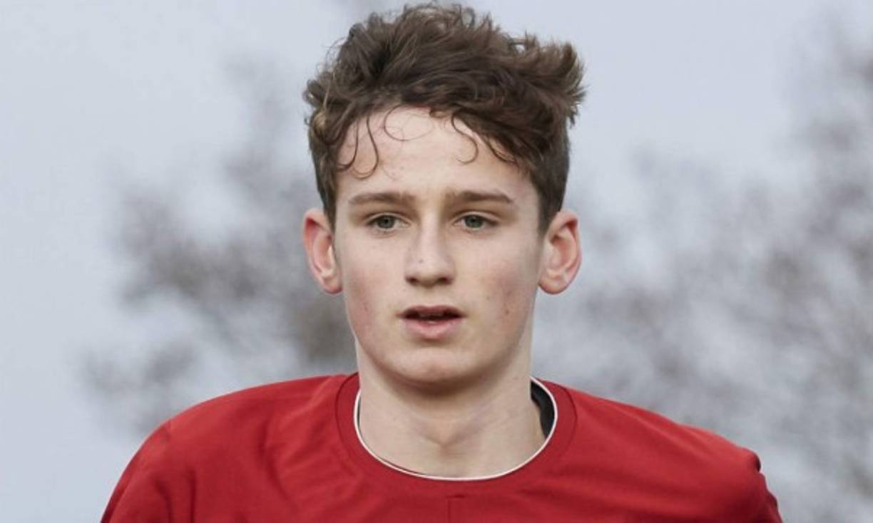 Tyler Morton: Centrocampista inglés de apenas 17 años de edad que ha firmado su primer contrato como jugador del Liverpool de Inglaterra.