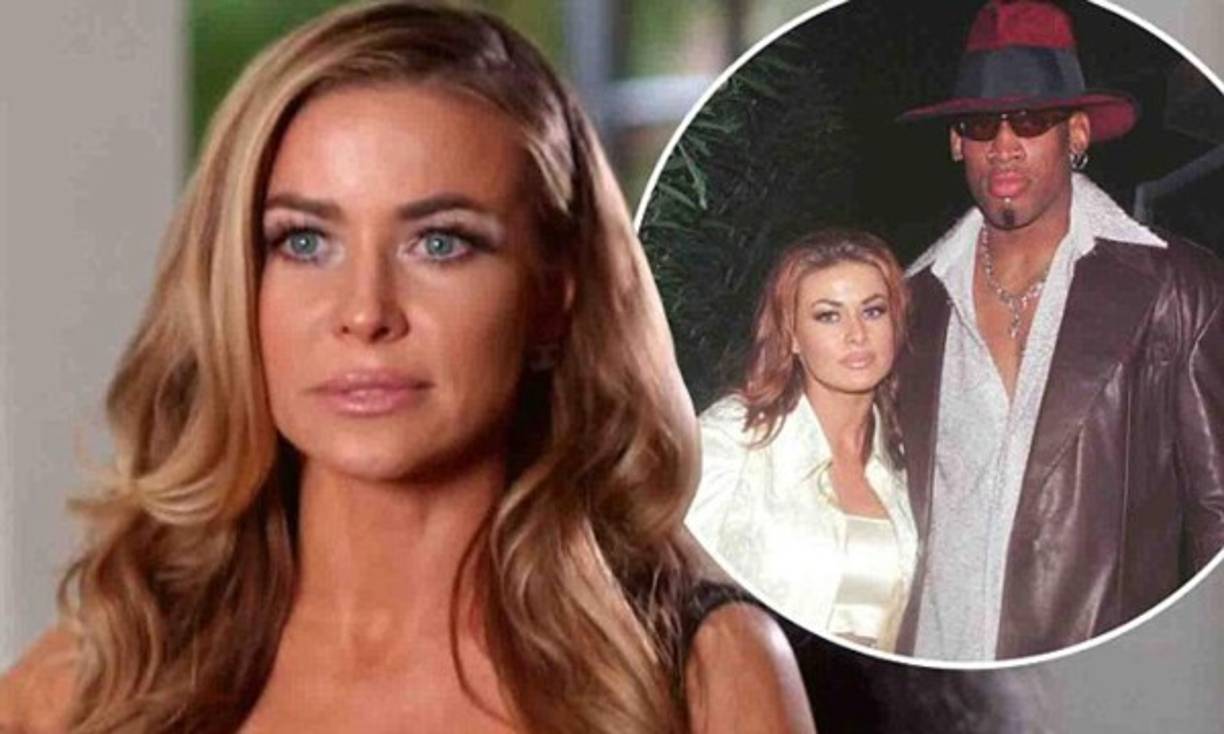 Michael Jordan contó recientemente una anécdota de Dennis Rodman, quien pidió un permiso de dos días al entrenador de los Bulls para desconectarse. No fueron dos días y no estuvo solo. Uno de los mejores reboteros en la historia de la NBA pasó sus mini vacaciones con su novia, la por entonces afamada Carmen Electra, hasta que Jordan lo fue a sacar de la cama donde estaba con la modelo.