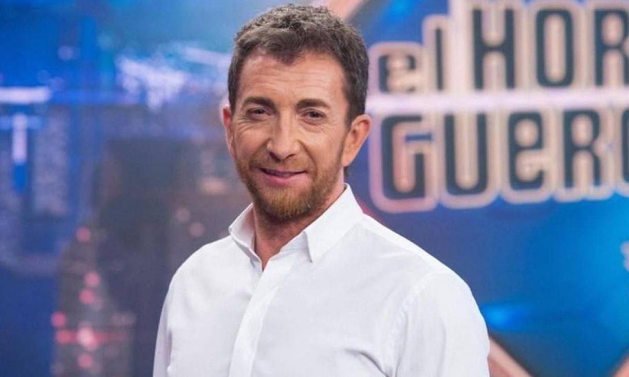 El conflicto estalló cuando ambos programas anunciaron la participación exclusiva de Jorge Martín. “El Hormiguero” afirmó tener un acuerdo previo, mientras que “La Revuelta” aseguró que su compromiso estaba cerrado desde antes de que Martín ganara el campeonato.