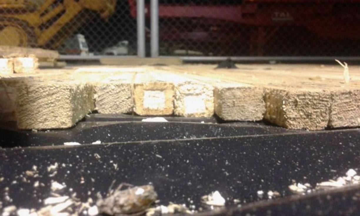 Se han inspeccionado tres contenedores, uno de ellos traía 716 reglas con pasta para droga, otro traía 608 y el tercero 716 reglas con la pasta.