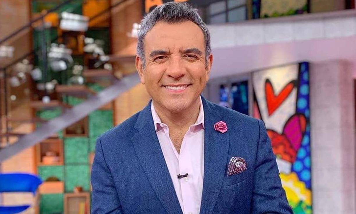 “Mi personalidad no me ayudaba, quería ser todos menos yo”, dijo Héctor al expresentador de ‘Otro rollo’.