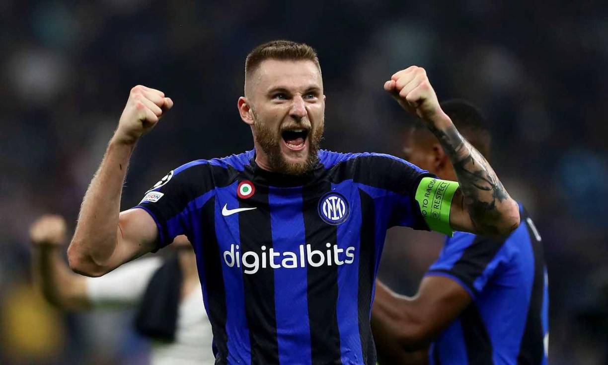 El defensor eslovaco Škriniar estaría cerca de llegar a un acuerdo para renovar con el Inter de Milán. 