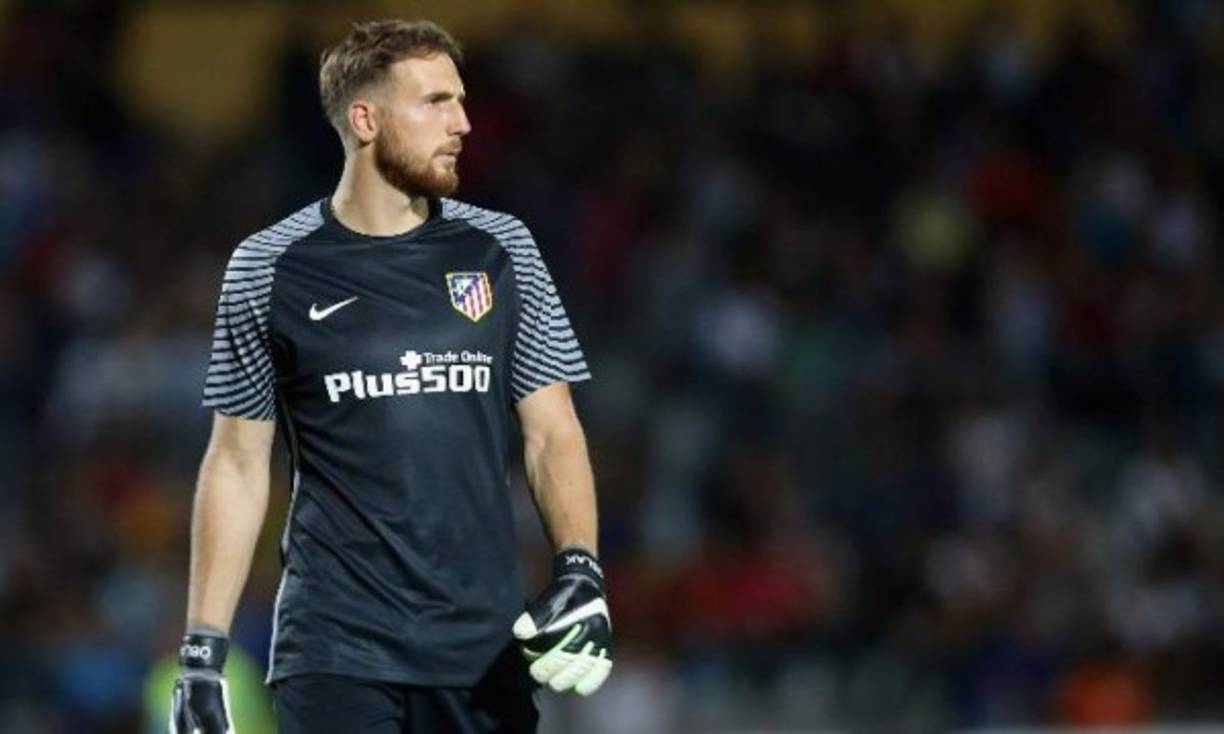 El PSG ahora quiere a Oblak: Según A Bola el Paris Saint Germain iría a por el portero del Atlético Jan Oblak. Difícil objetivo, ya que el esloveno tiene 100 millones de cláusula y los franceses, después del desembolso por Neymar, no están para dispendios.