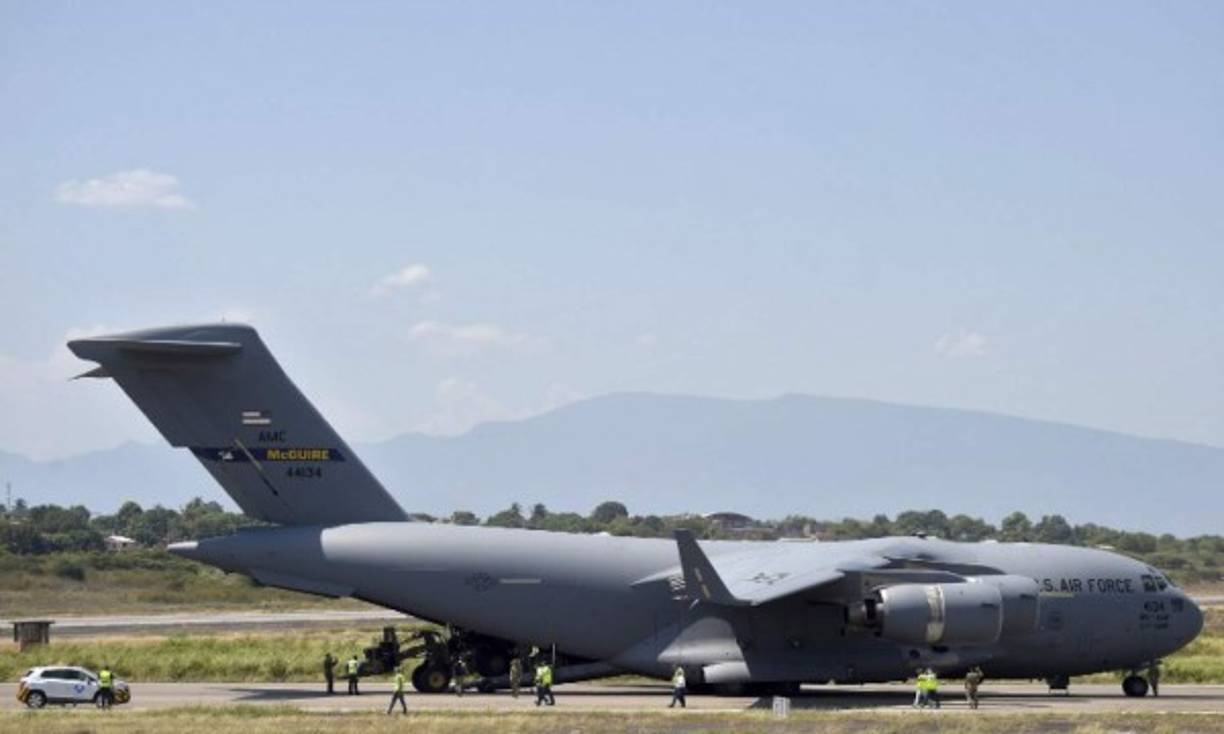 la delegación del gobierno estadounidense que acompañó la entrega en la frontera colombo-venezolana, redobló sus advertencias a la Fuerza Armada de Venezuela del 'terrible error' en que incurriría si bloquea la entrada de la asistencia al país.