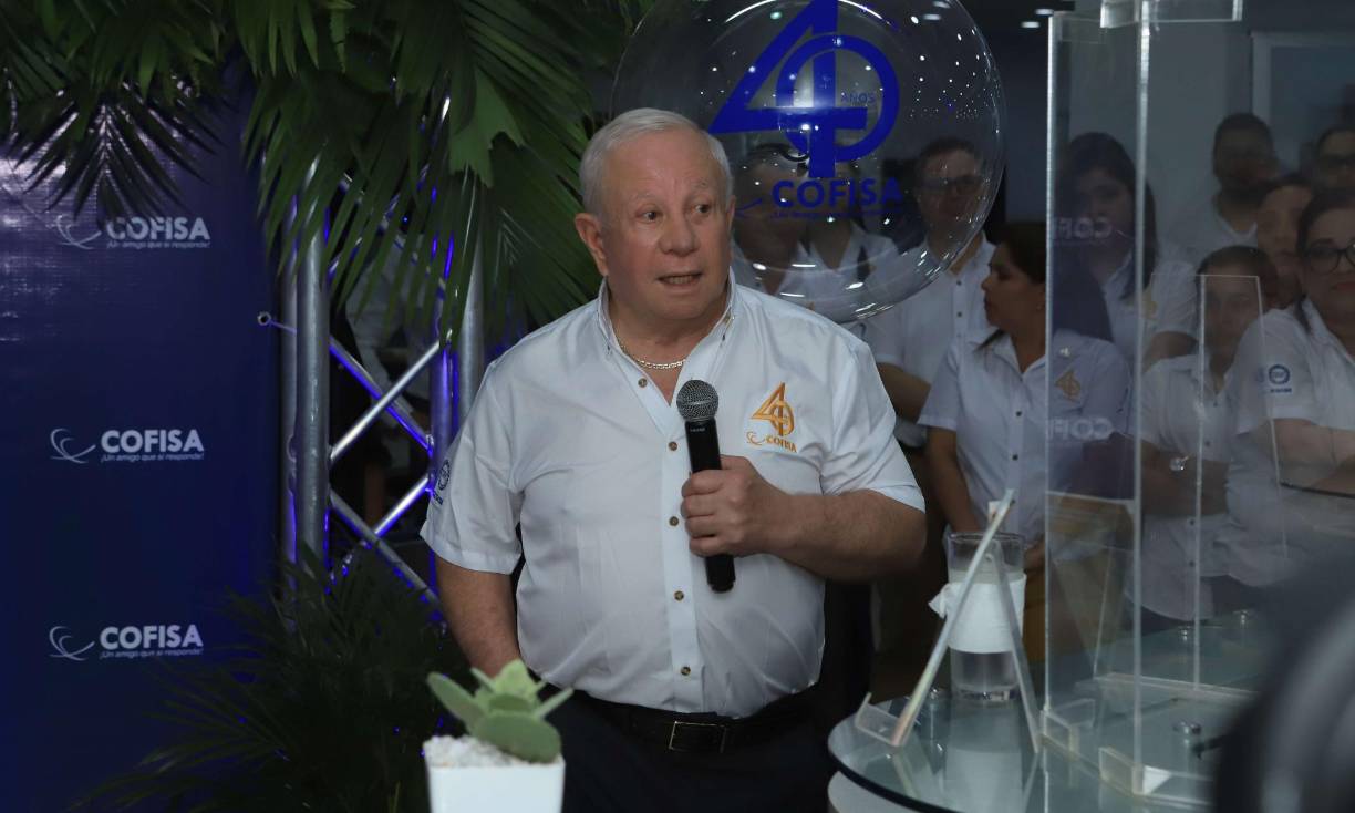 Don Roger afirmó que esta celebración es posible por la gracia de Dios, así como por el esfuerzo de cada colaborador, quienes siempre pusieron amor y empeño en sus funciones dentro de la compañia. 